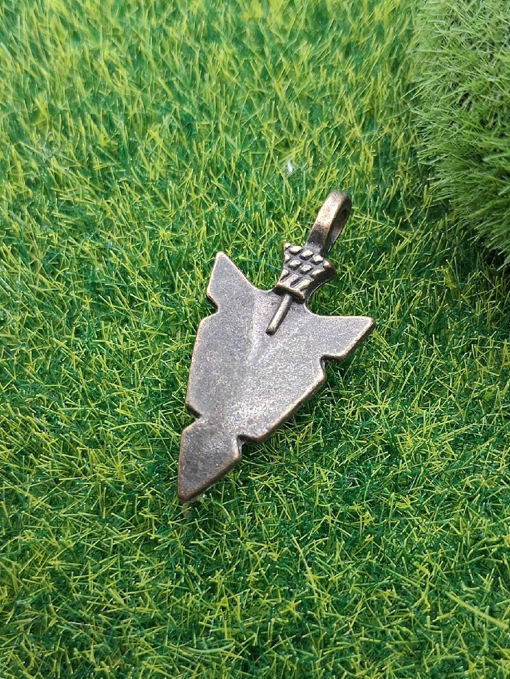 Arrowhead Pendant Necklace - Antique P425